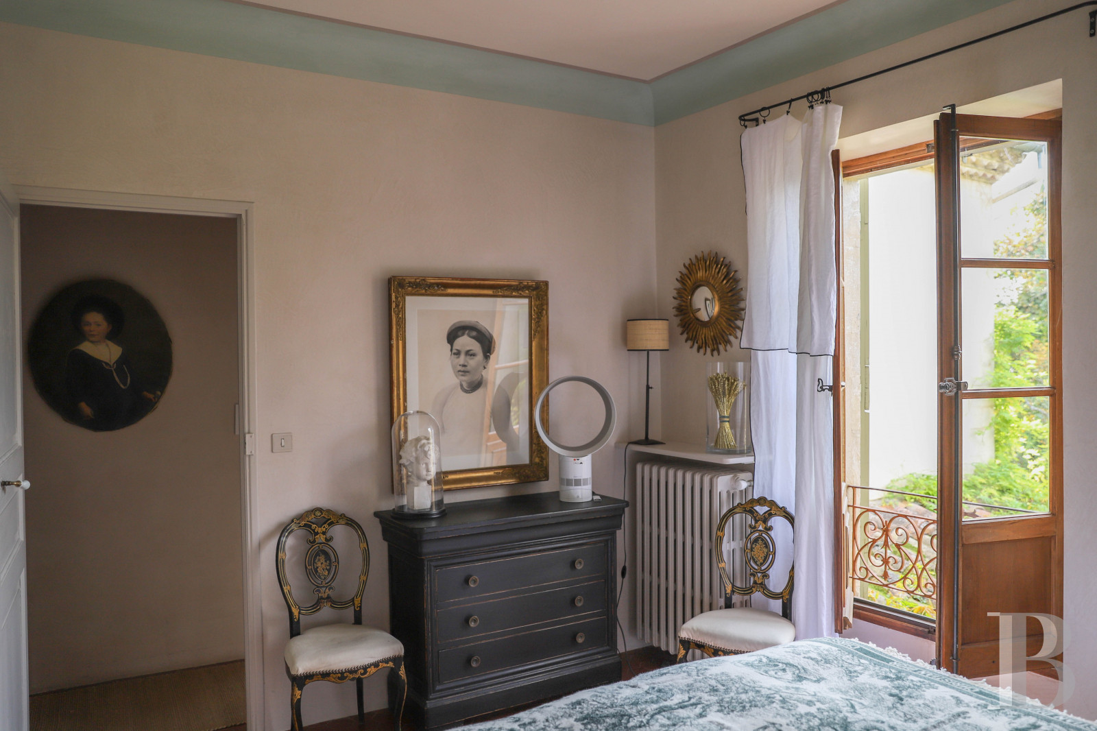 Dans les Alpes-de-Haute-Provence, au sud de Forcalquier, une maison de village traditionnelle et audacieuse - photo  n°35